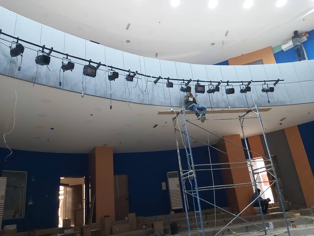 تجهيز و تأثيث مسرح المركز الحضاري بالعارضة – جازان